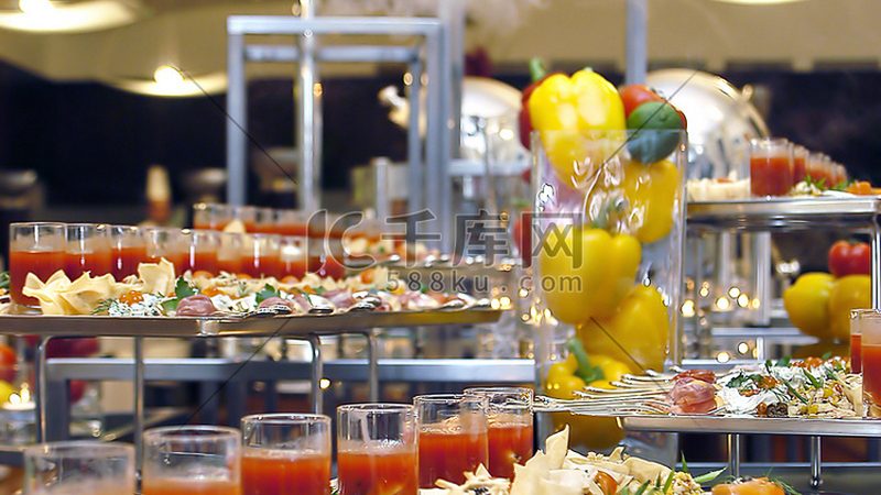 休闲零食批发，如何选择靠谱的厂家直销？**
