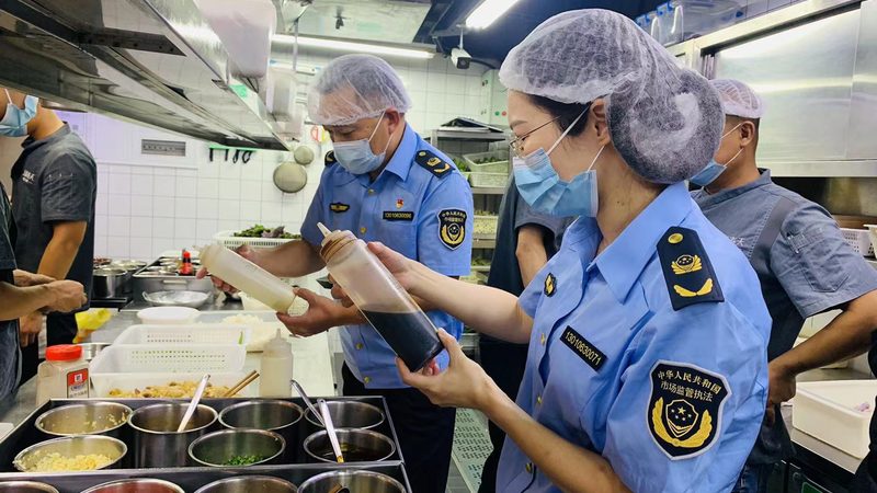 一手货源指的是直接从生产厂家或品牌方获取的货源，具有以下优势：